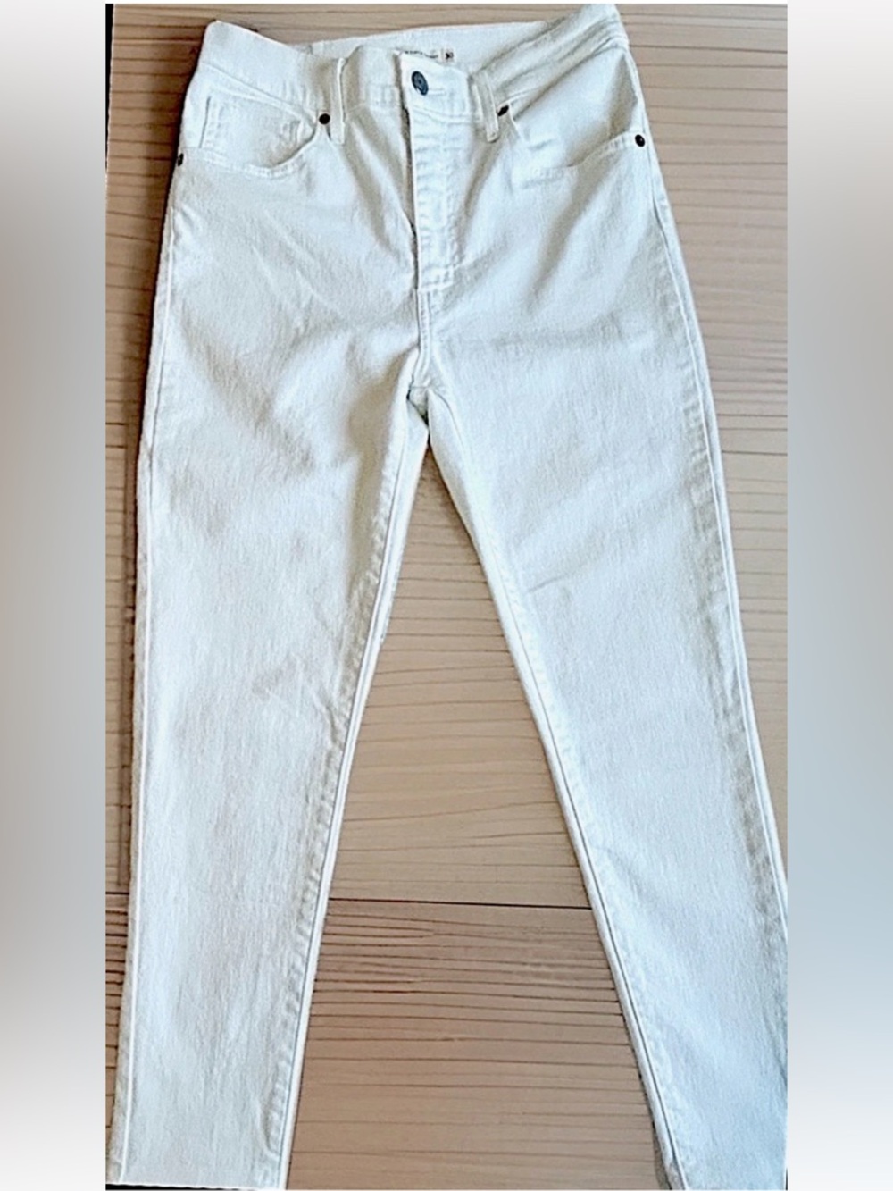 Levi's Women’s Jeans•Mile High Super Skinny•White Denim Size 30